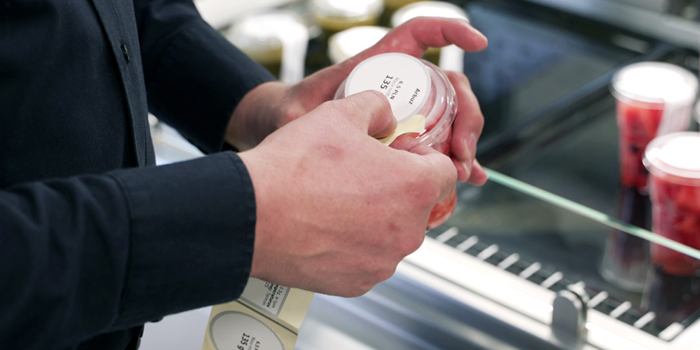 Etykietowanie posiłków na wynos. Case study restauracji Compass Group